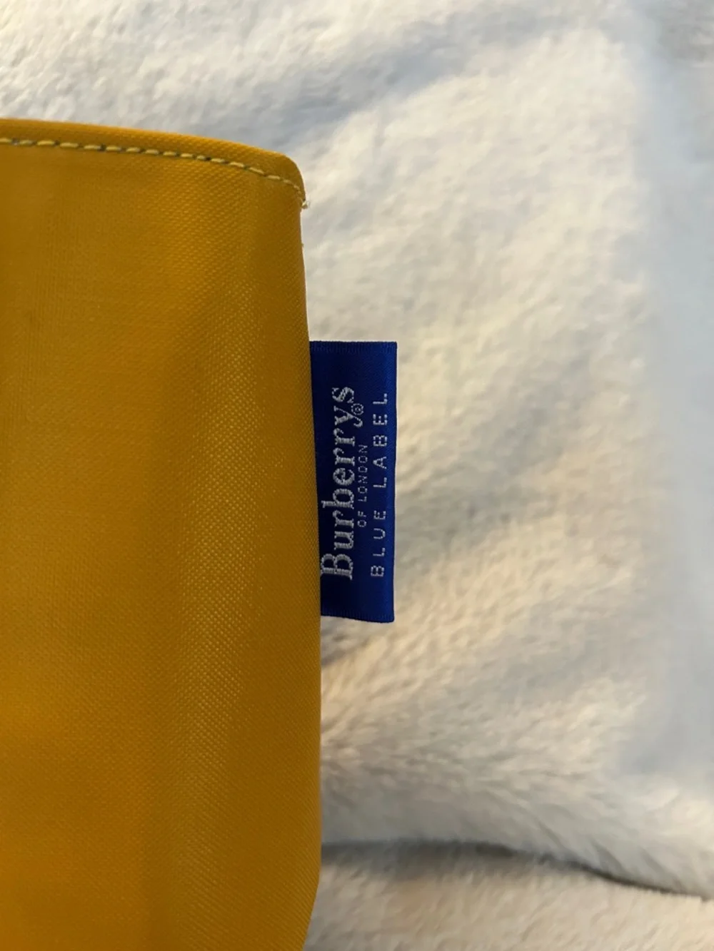 Burberrys Yellow Tote with Black Handles - Picture 2 of 9